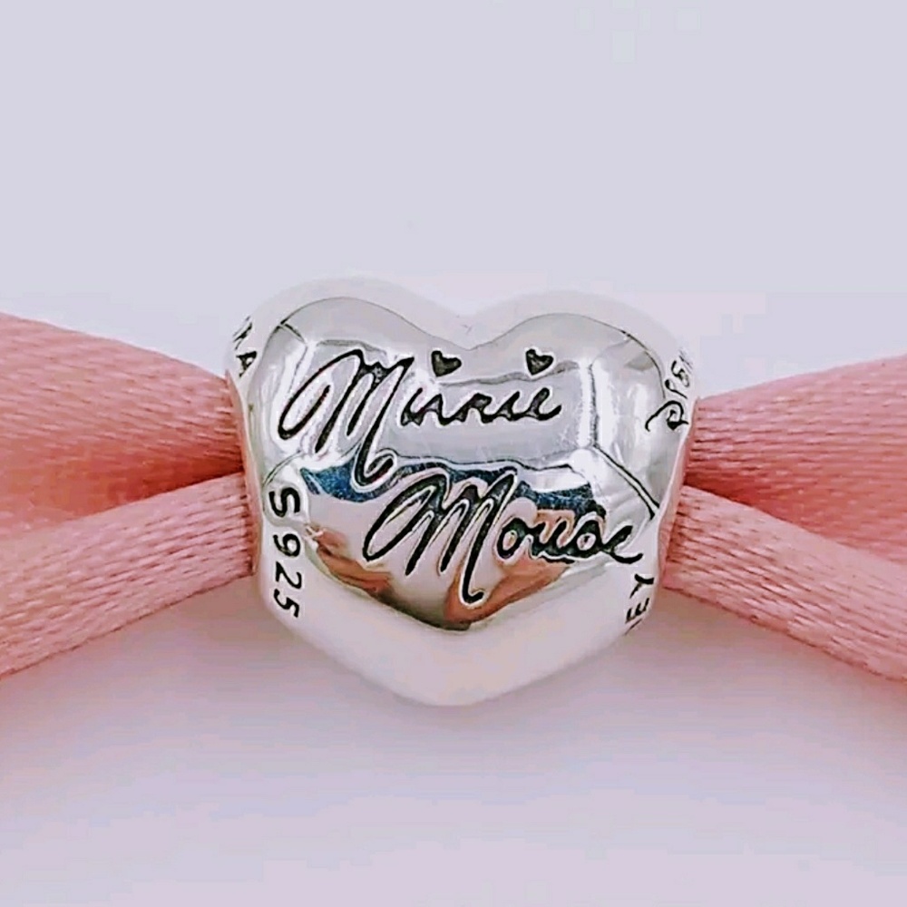 Pandora Disney Parks Exclusive Minnie Signature Ch
